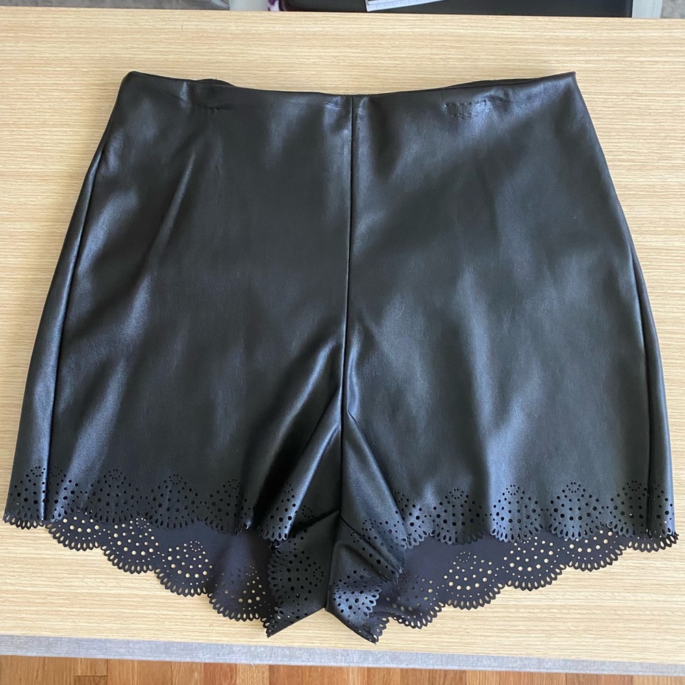 Leather zip-up shorts